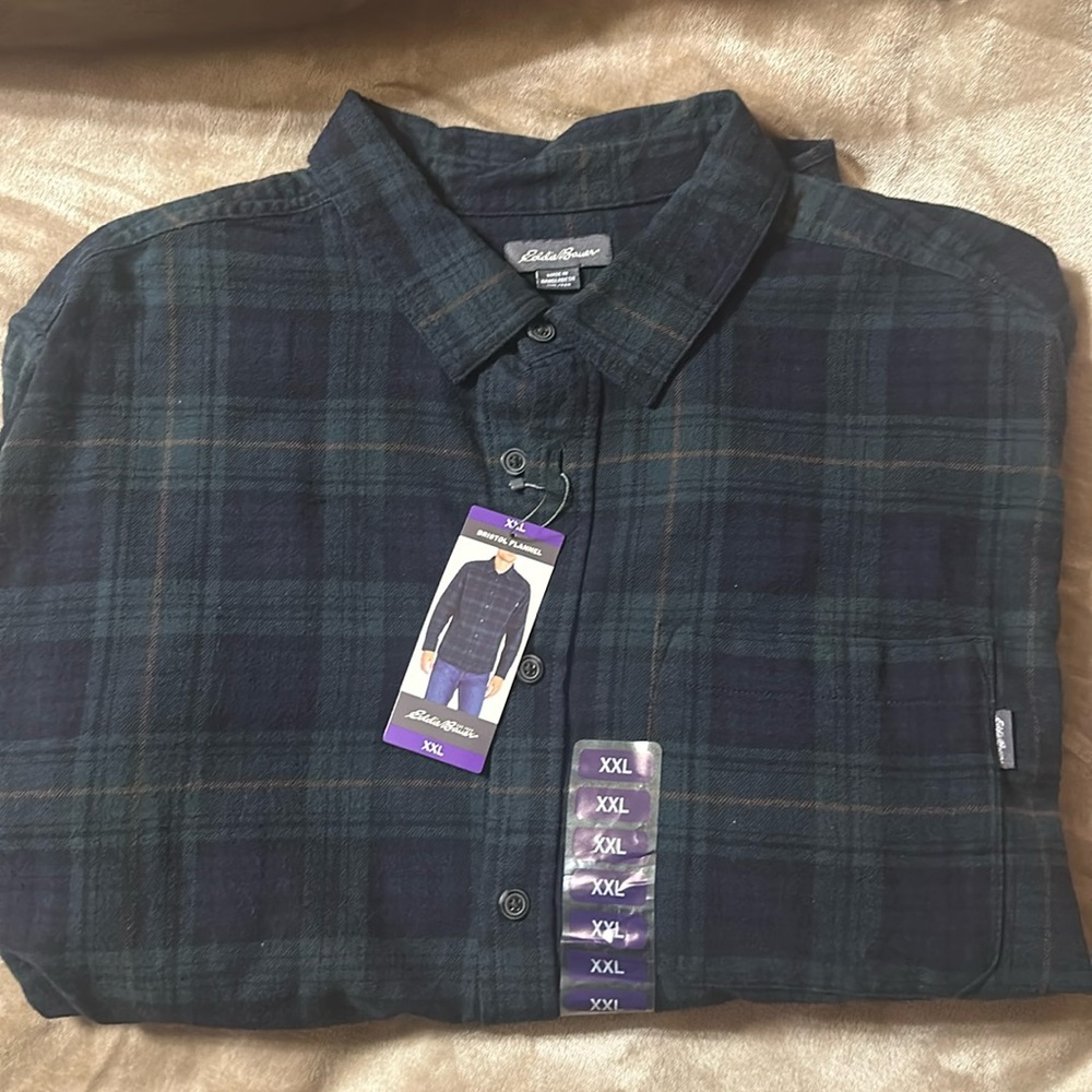 NWT Eddie Bauer men’s flannel long  shirt new wit